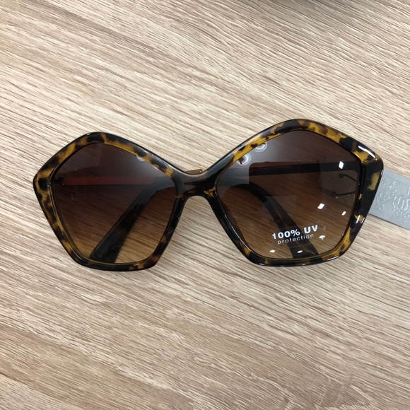 Outlook Eyewear Accessories - Women's Sunglasses with Metal Temple